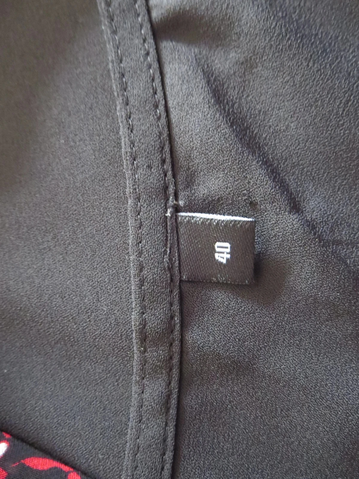 Jolie blouse fluide noire à motif & nœud dans le dos – Taille 40 – photo 4